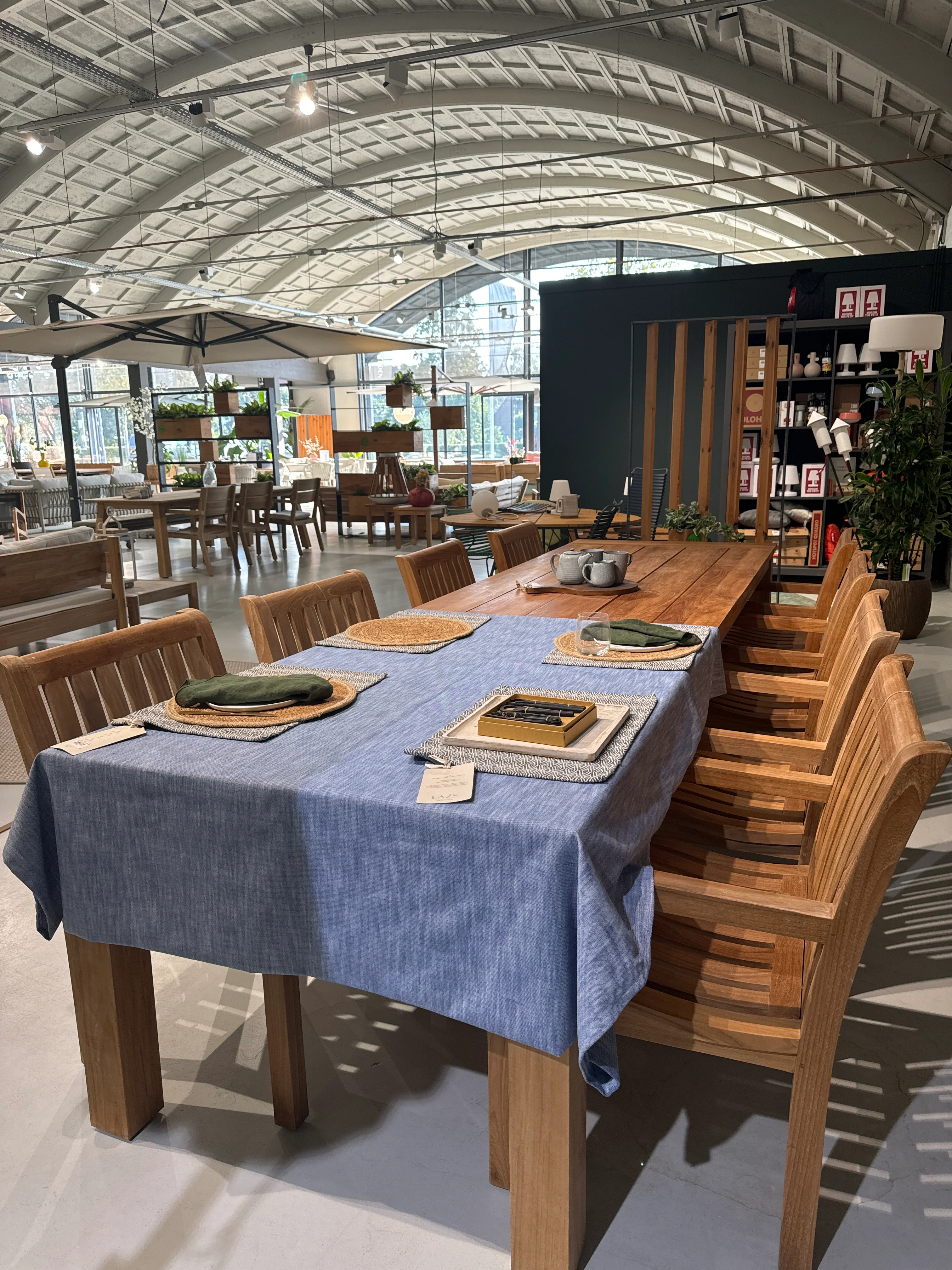 James 350 x 100cm met 8 comfort stoelen